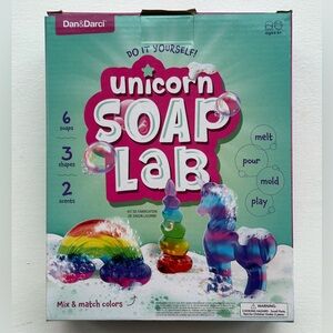 Dan&Darci Unicorn Soap Lab NWT